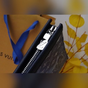 LV Артикул： M81442 сумка На сумочке изображен узор, имитирующий 