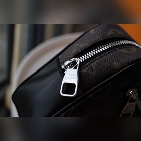 LV Сумка Артикул： N41663 Просторное отделение на молнии, множест