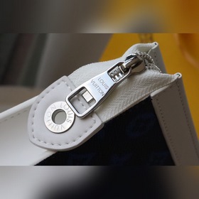 LV Классическая сумка POCHETTE VOYAGE среднего размера Артикул：