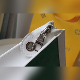 LV Классическая сумка POCHETTE VOYAGE среднего размера Артикул：