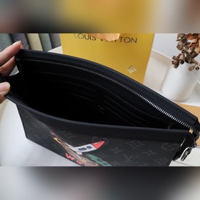 LV Классическая сумка POCHETTE VOYAGE среднего размера Артикул： 