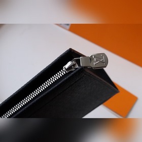 LV Артикул： M59147 сумка Сумка-клатч, выполненная в традиционно
