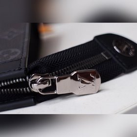 LV Классическая сумка POCHETTE VOYAGE среднего размера Модель M61