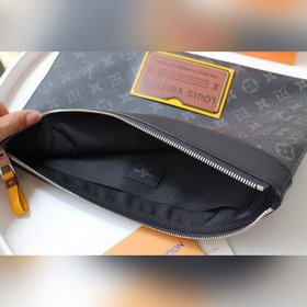 LV модель M69256 Большая сумка — это просторная сумка для путеше