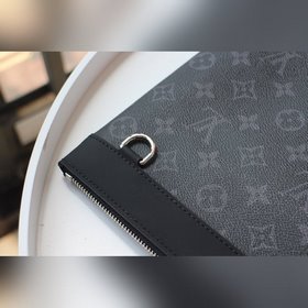 LV модель M69256 Большая сумка — это просторная сумка для путеше