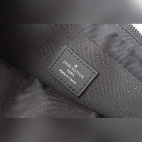 LV модель M69256 Большая сумка — это просторная сумка для путеше