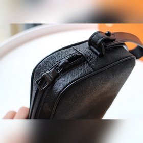LV Pochette Volga Артикул： M44482 Черный с цветочным узором Из