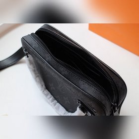 LV Pochette Volga Артикул： M44482 Черный с цветочным узором Из