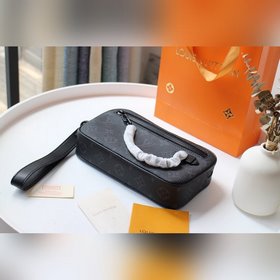 LV Pochette Volga Артикул： M44482 Черный с цветочным узором Из