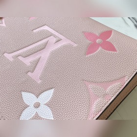 LV Артикул： M80504 Румянец  By The Pool косметичка 26 Изготовл