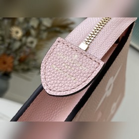 LV Артикул： M80504 Румянец  By The Pool косметичка 26 Изготовл