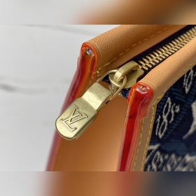 LV Артикул： M80306  Poche Toilette 26 Косметичка Изготовлена из