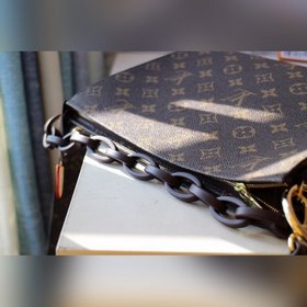 LV Модель M47542 Сумка через плечо Косметичка из ткани Monogram 