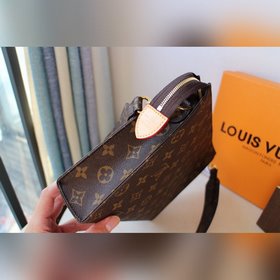 LV Модель M47542 Сумка через плечо Косметичка из ткани Monogram 
