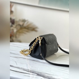 LV « » Артикул： M45813 Любимая сумка « » из мягкой зернистой кожи