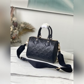 LV Артикул： M58631 Уникальный дизайн и кожаные ручки Эта сумка и