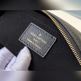 LV Модель M44813 Кожаная сумка MULTI POCHETTE ACCESSORIES Трехко