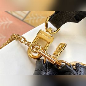 LV Модель M44813 Кожаная сумка MULTI POCHETTE ACCESSORIES Трехко