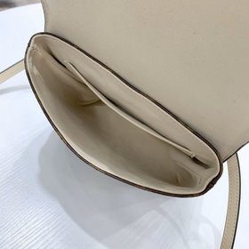 LV LOCKY BB Сумка Модель M44653 Белый Эта небольшая и стильная с