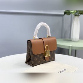 LV LOCKY BB Сумка Модель M44654 Цвет сахарный Эта небольшая и ст
