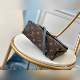 LV LOCKY BB Сумка M44321 Синяя Эта небольшая и стильная сумка L