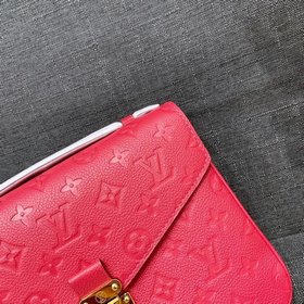 LV Модель M44245 40780 Кожа, вишневый &nbsp;Pochette Métis — 