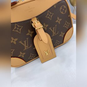 LV Модель M45528 Сумка Mini Luggage Продолжая традиции бренда в о