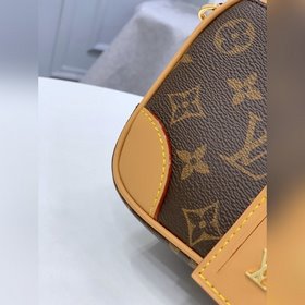 LV Модель M45528 Сумка Mini Luggage Продолжая традиции бренда в о