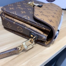 LV Модель M44876/M41465 Сумка POCHETTE MéTIS Материал Канва с обр
