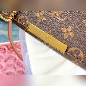 LV Старая сумка через плечо Размеры： 22,0 x 13,0 x 4,0 см (Длина