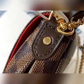 LV шоколадного цвета с гладкой кожаной отделкой - Сумка через пле