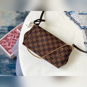 LV шоколадного цвета с гладкой кожаной отделкой - Сумка через пле