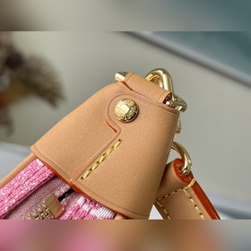 LV Модель： M81166 Сумка Croissant в цвете «джинсовый розовый» Су