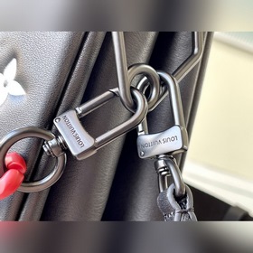 LV Модель M59398 Маленькая сумка С мягкой кожей с тисненым узор