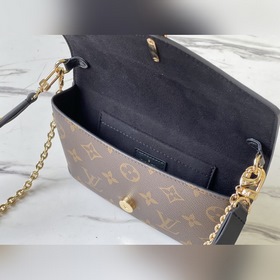LV Артикул： M80559 Черная сумка Padlock on Strap Классическая су
