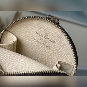 LV Артикул： M44813 Зеленая сумка Сочетает в себе клатч, сумочку 
