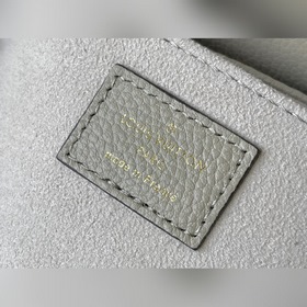LV « » Модель： M45836 Любимая сумка « » из мягкой кожи с тисненым