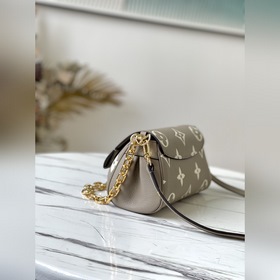 LV « » Модель： M45836 Любимая сумка « » из мягкой кожи с тисненым