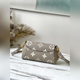 LV « » Модель： M45836 Любимая сумка « » из мягкой кожи с тисненым