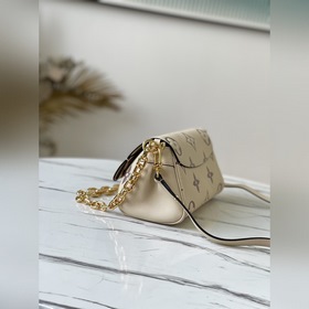 LV « » Модель： M45836 Любимая сумка « » из мягкой кожи с тисненым
