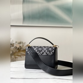 LV Артикул： M57442  Сумка Twist среднего размера Изготовлена из