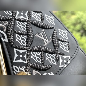 LV Артикул： M57442  Сумка Twist среднего размера Изготовлена из