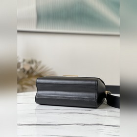 LV Артикул： M57442  Сумка Twist среднего размера Изготовлена из