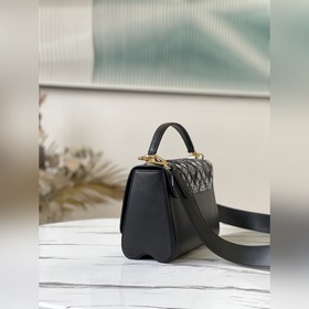 LV Артикул： M57442  Сумка Twist среднего размера Изготовлена из