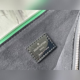 LV Артикул： M57783 Зеленая сумка Coussin среднего размера из лак