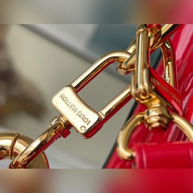 LV Модель： M57783 Черная сумка Coussin среднего размера из лакир