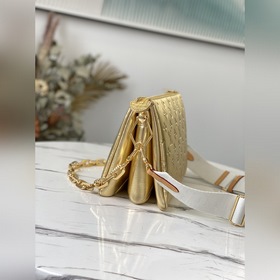 LV Модель： M57790 Золотая сумка Coussin Small Блеснула на весенн