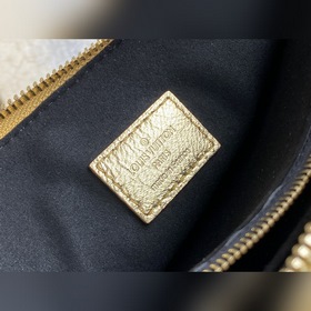 LV Модель： M57790 Золотая сумка Coussin Small Блеснула на весенн