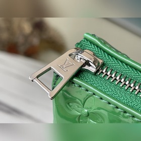LV Модель： M57793 Маленькая сумка Coussin из лакированной кожи з