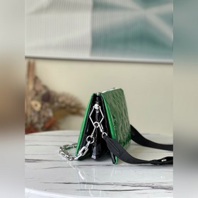 LV Модель： M57793 Маленькая сумка Coussin из лакированной кожи з